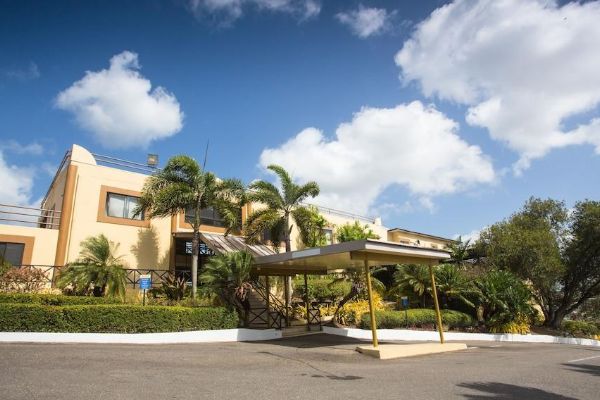 Cara Suites Hotel and Conference Centre (Claxton Bay)